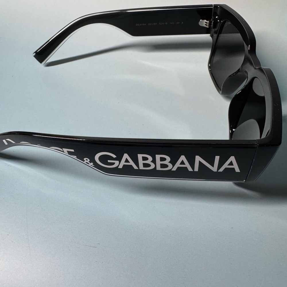 Dolce & Gabbana Black Sunglasses with Aqua Case & Box NIB

Made in Italy - Picture 3 of 10
